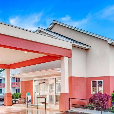 Days Hotel By Wyndham Methuen Ma Conference Center Екстериор снимка