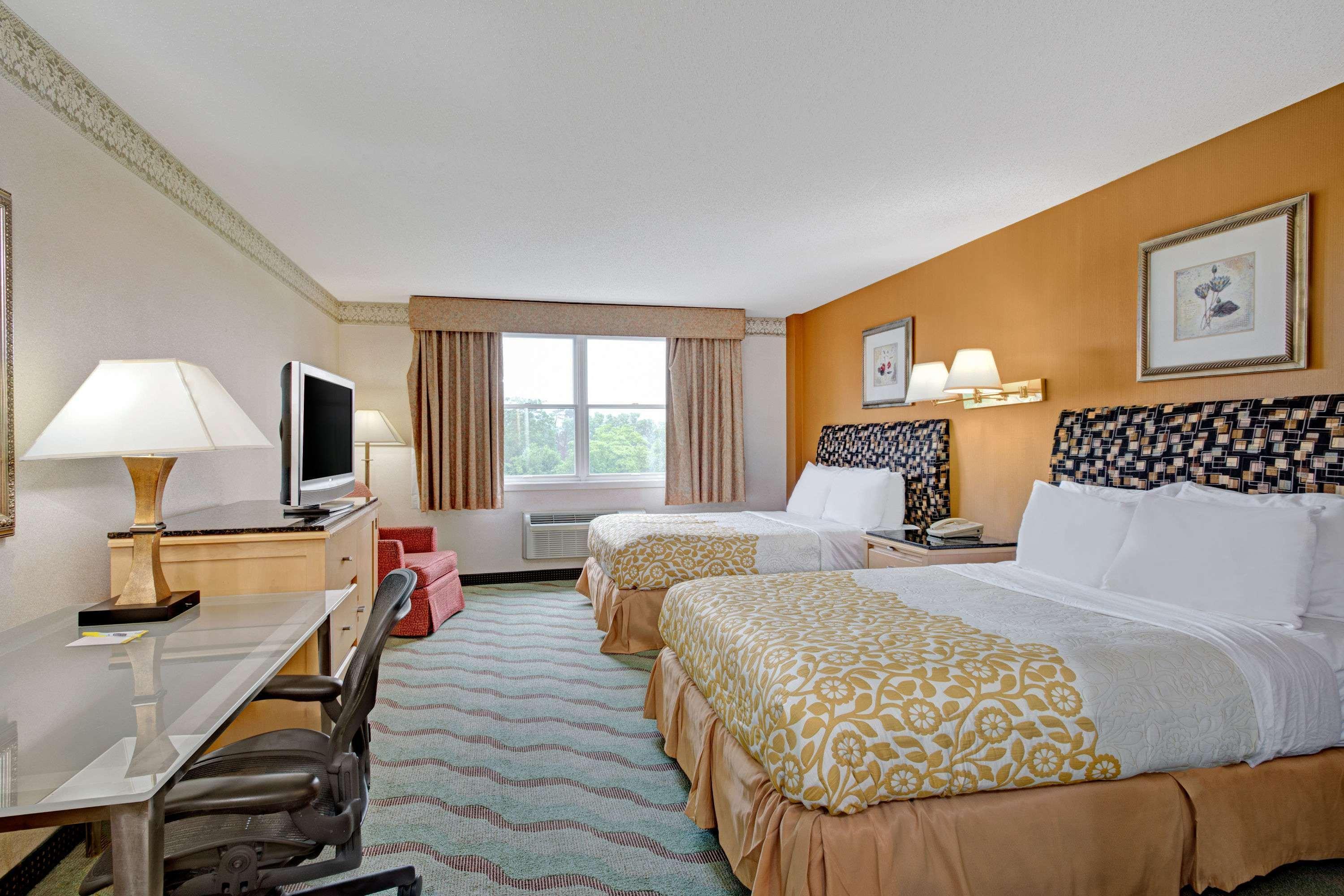 Days Hotel By Wyndham Methuen Ma Conference Center Екстериор снимка