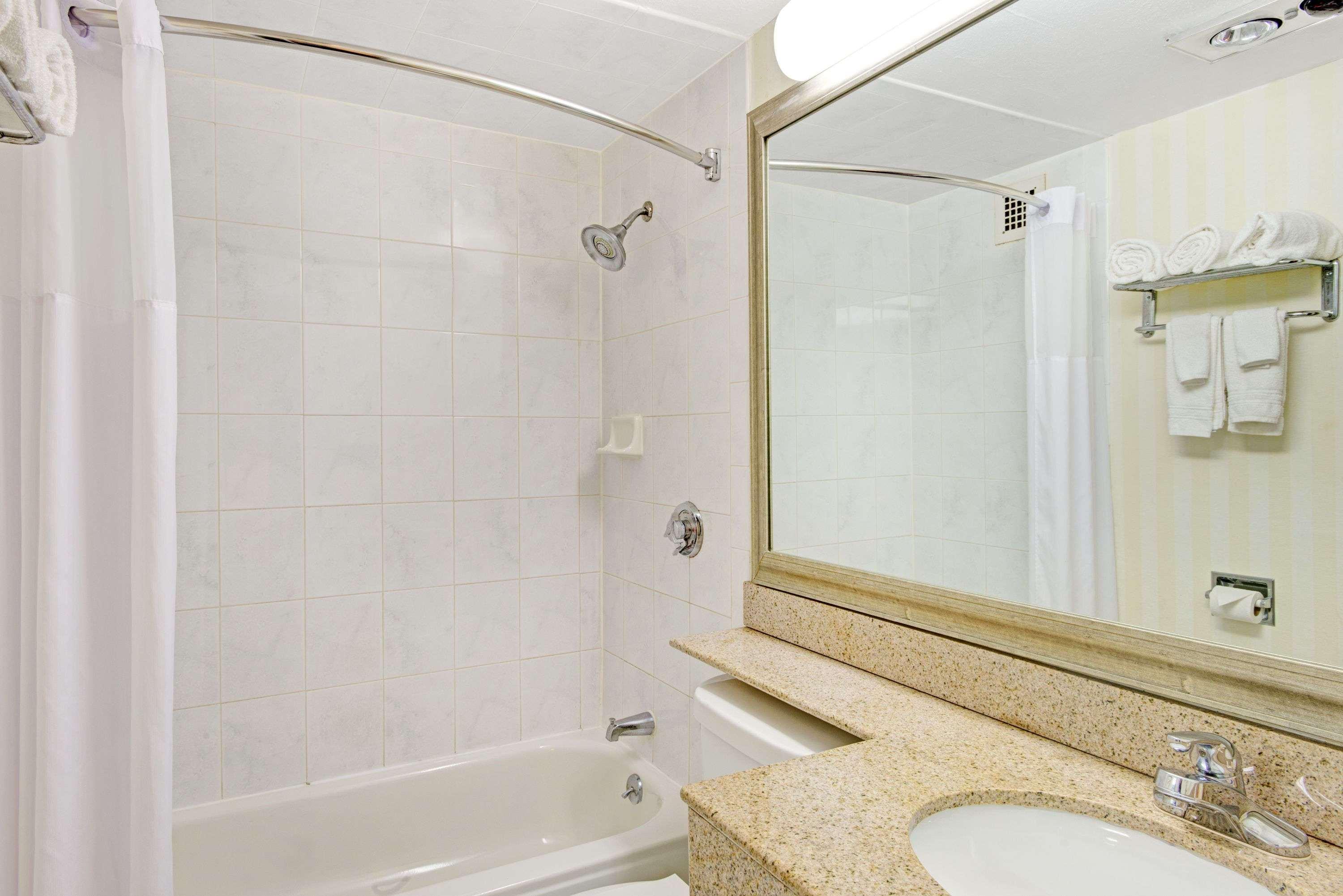 Days Hotel By Wyndham Methuen Ma Conference Center Екстериор снимка