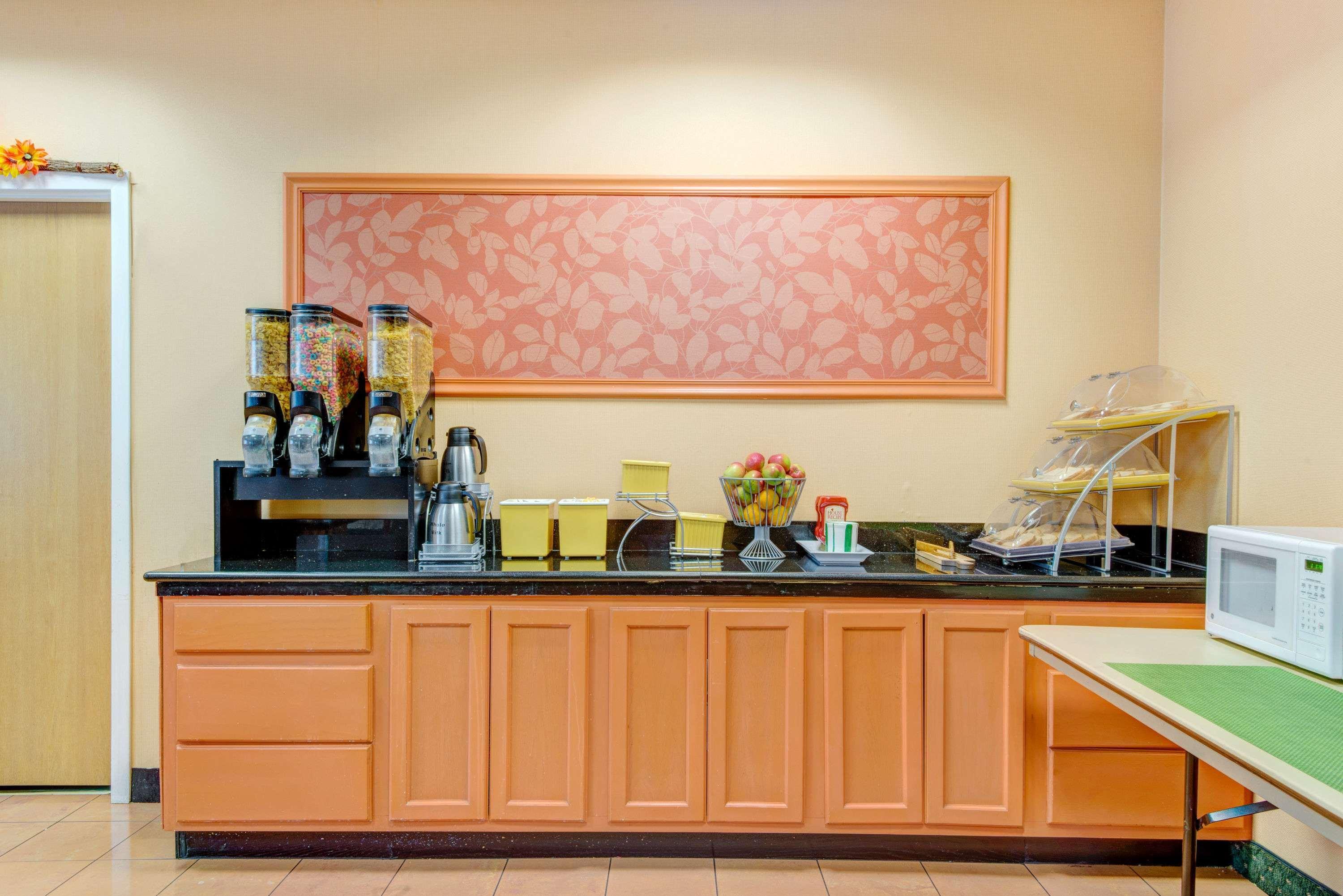 Days Hotel By Wyndham Methuen Ma Conference Center Екстериор снимка