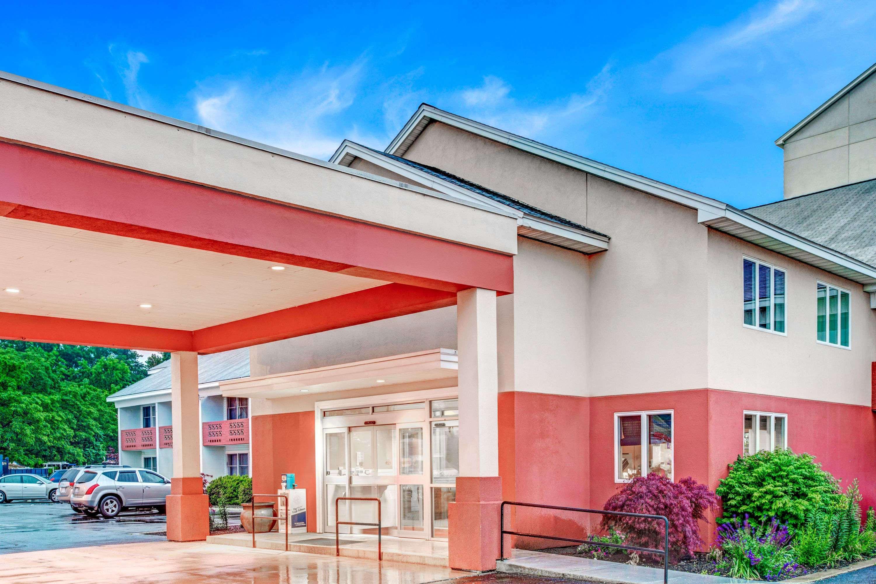 Days Hotel By Wyndham Methuen Ma Conference Center Екстериор снимка