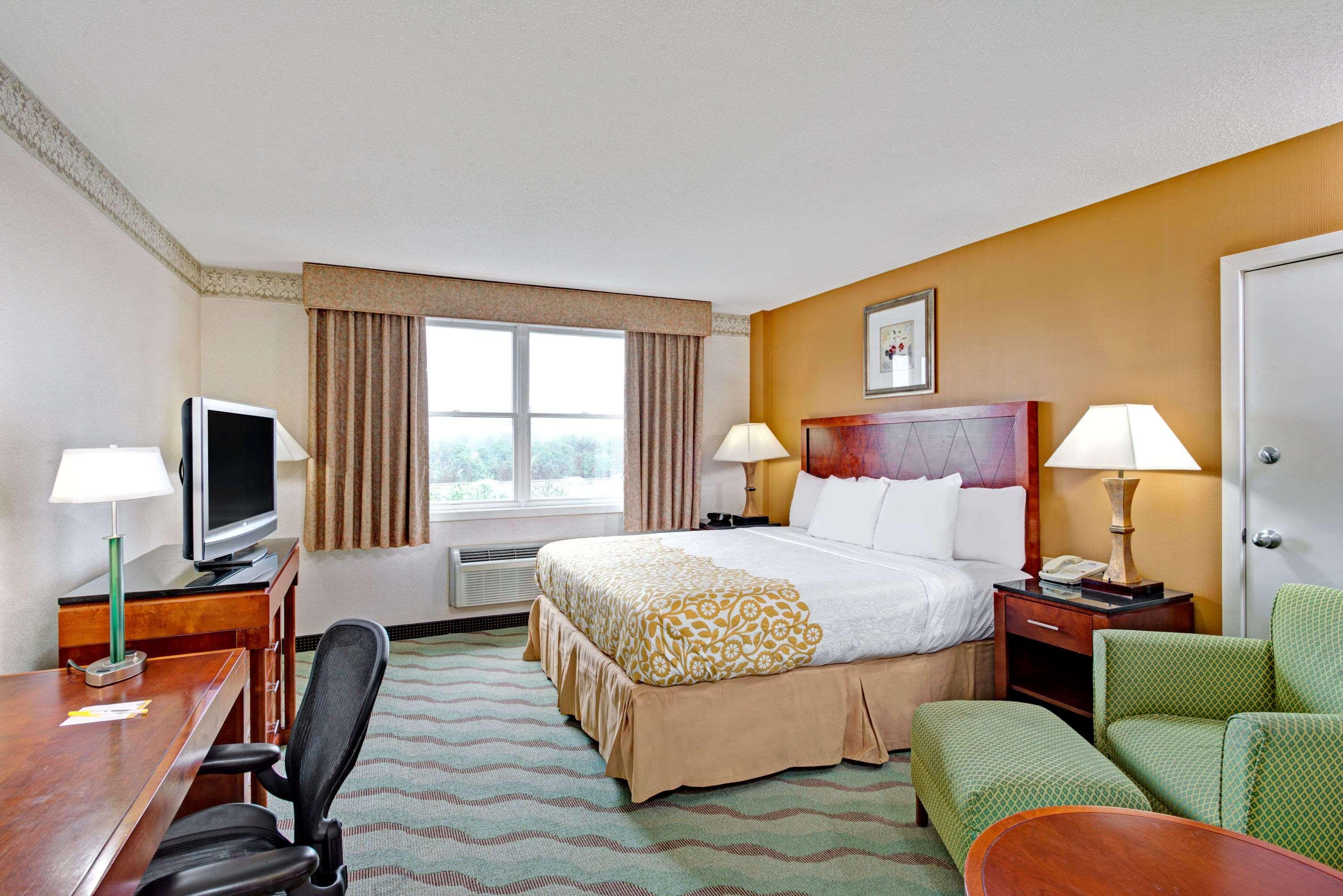 Days Hotel By Wyndham Methuen Ma Conference Center Екстериор снимка