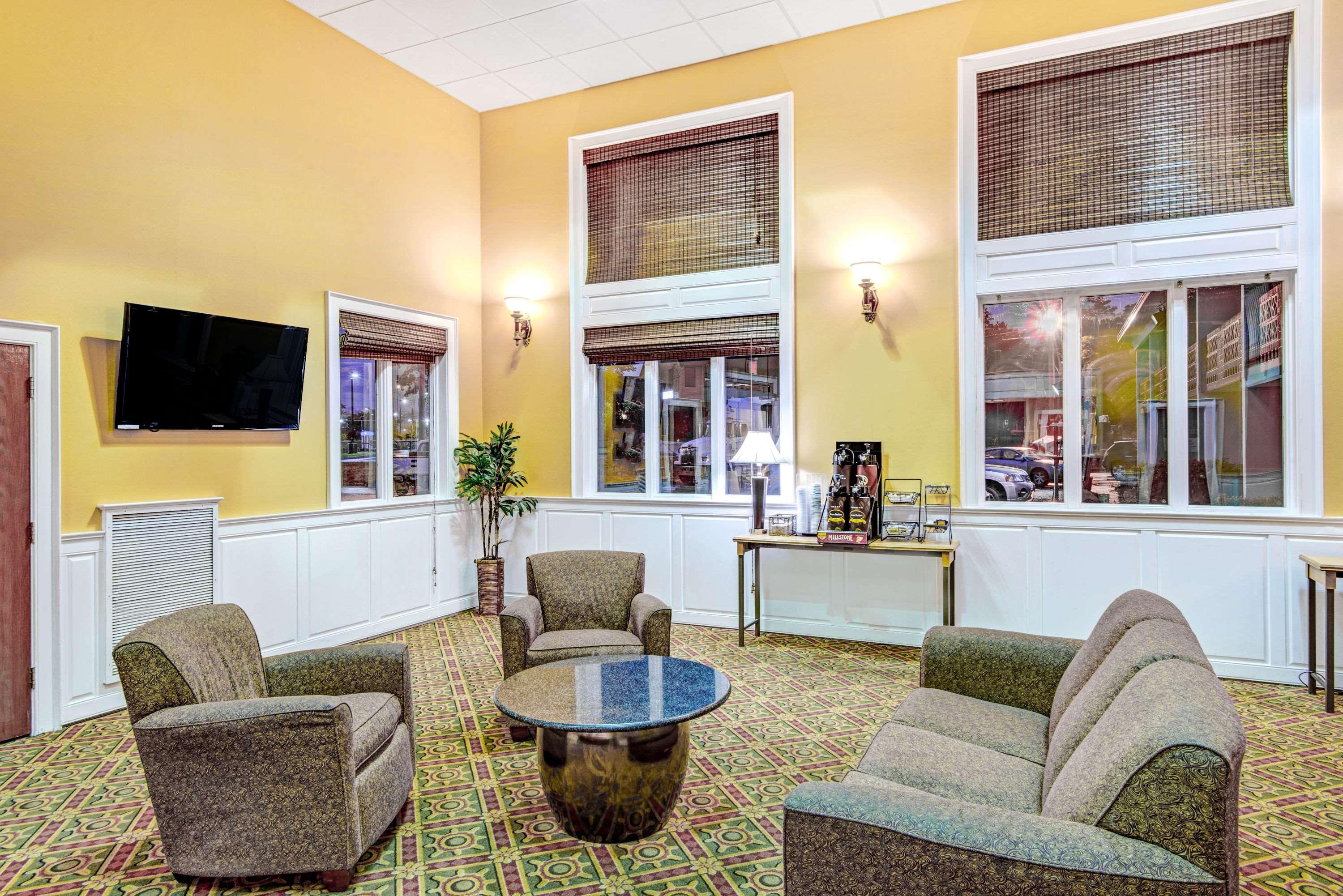 Days Hotel By Wyndham Methuen Ma Conference Center Екстериор снимка
