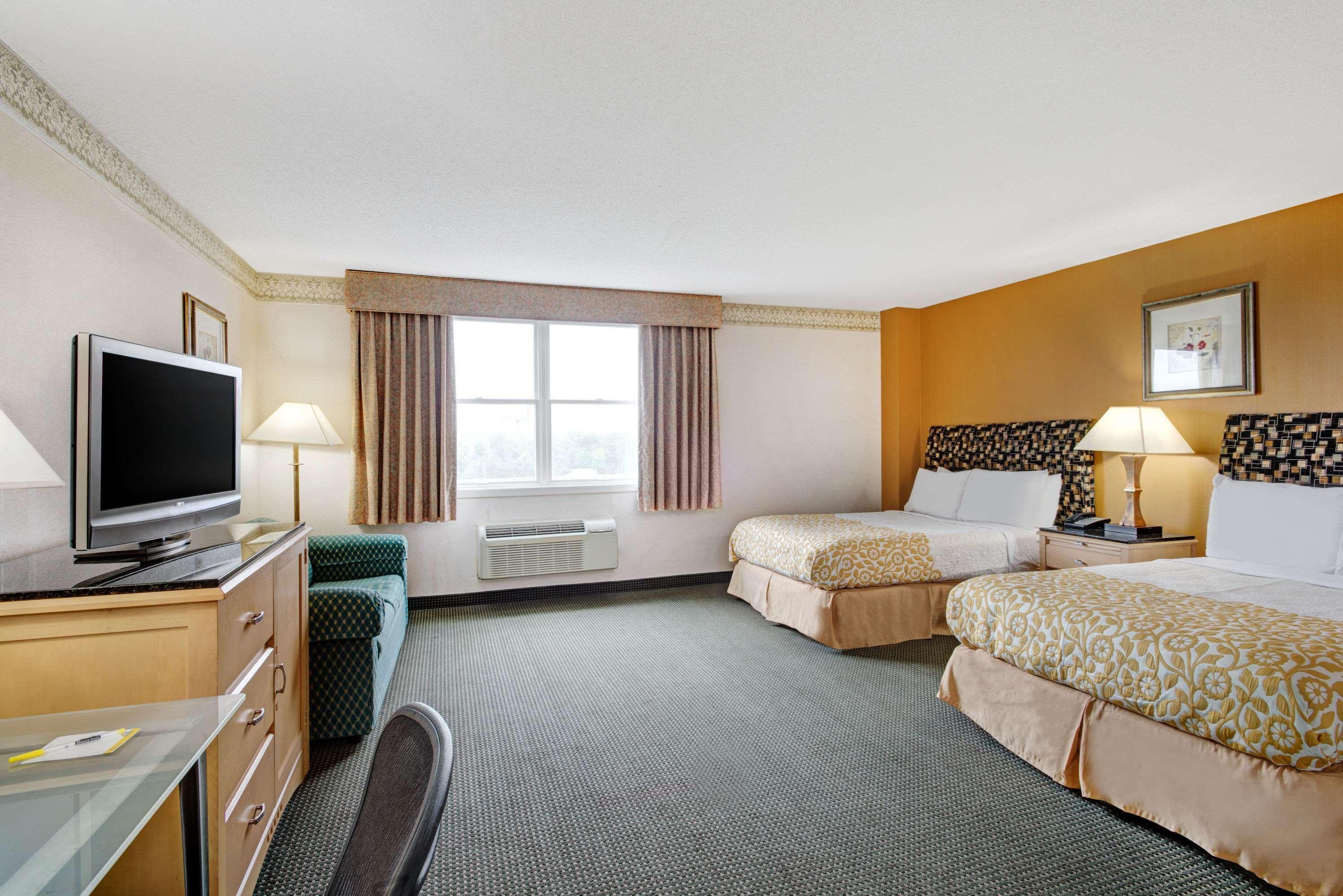 Days Hotel By Wyndham Methuen Ma Conference Center Екстериор снимка